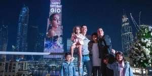 Momen Saat Cristiano Ronaldo Booking Burj Khalifa Khusus untuk Sang Kekasih