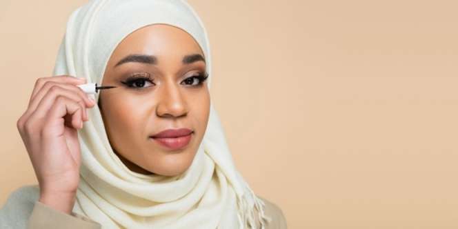 3 Trik Merias Mata ala MUA Agar Tampak Awet Muda