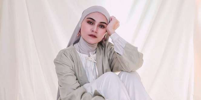 Sering Mandi tapi Takut Kelembapan Kulit Menghilang, Begini Rahasia Zee Zee Shahab