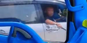 Fakta-fakta Viral Aksi 'Koboi' Pengemudi Avanza Acungkan Pistol di Tol