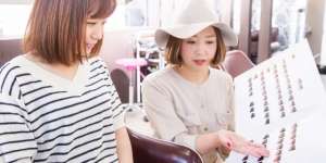 Trik Memilih Warna yang Tepat Sebelum Mulai Mengecat Rambut