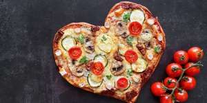 Pizza Unik Berbentuk Hati untuk Ungkapkan Rasa Cinta