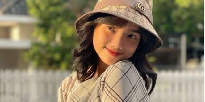 Gaya Fuji Pakai Tas Mini Rp34 Juta, Netizen: Rich Aunty