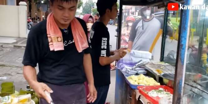 Jualan di Gerobak Sederhana, Pedagang Tahu Goreng Ini Raup Rp112 Juta Perbulan, Antrean Pembeli Tak Pernah Putus