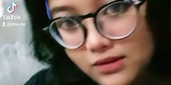 Jualan Seblak Belum Ada Pembeli, Gadis Ini Mewek Saat Dibeli Ayah Sendiri
