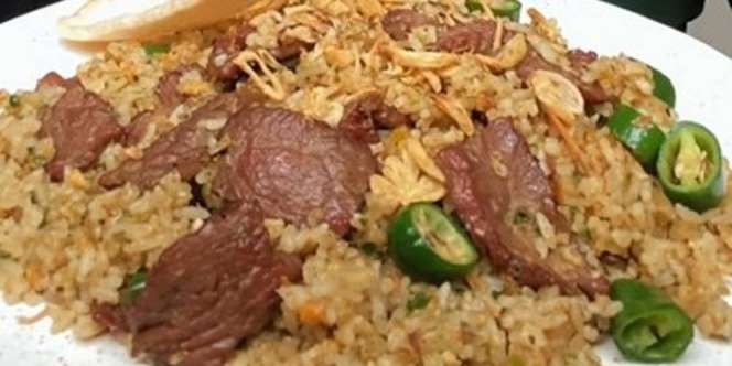 Cicipi Nasi Goreng Sambal Ijo, Pedasnya Mantap!