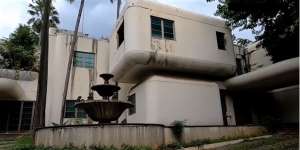 10 Potret Rumah Mewah &lsquo;Miliarder&rsquo; yang Terbengkalai 25 Tahun, Ada Rambut Kepang Misterius!