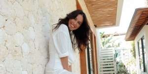 Sophia Latjuba Tampil Flawless dengan Gaun Transparan