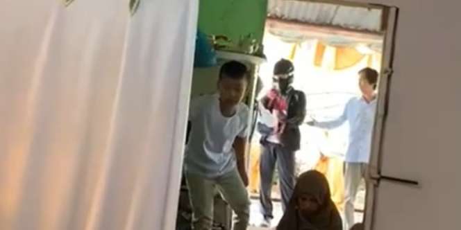 Kurir Antar Paket COD saat Pelanggan Lakukan Ijab Kabul Pernikahan