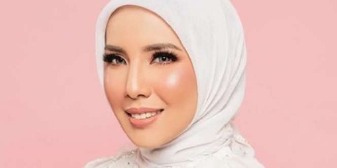 Berhijab, Tya Ariestya Jual Baju Lama dan Hasilnya Disumbangkan