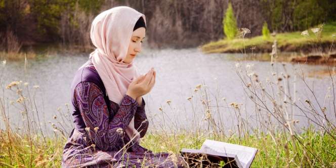 Cara Mendoakan Orang Tua yang Sudah Meninggal, Bacaan Doa dan Cara Memuliakannya