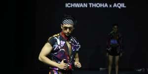 Karya Edgy Ichwan Thoha di Jakarta Fashion Trend 2022, Desainnya Berkolaborasi dengan Pelukis Disleksia