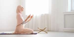 5 Cara Mengirim Doa Khususon untuk Orang yang Sudah Meninggal, Lengkap dengan Bacaan Tahlil
