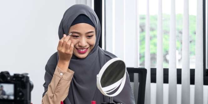 Tutorial Membuat Alis Tebal dan Rapi ala MUA