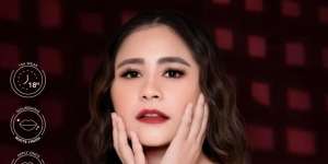 Warna Merah Jadi Tren Fashion dan Makeup 2022