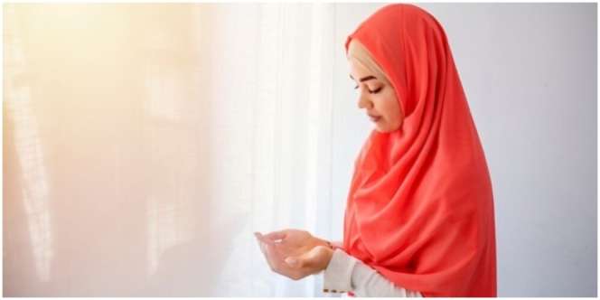 Doa Qunut Sholat Subuh Sendiri dan Berjamaah serta Beragam Keutamaan Membacanya