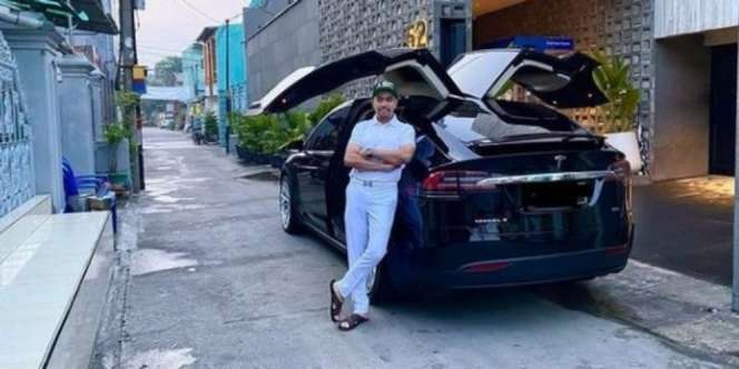 Dari Ojek Payung, Ahmad Sharoni Jadi ‘Crazy Rich’ Tanjung Priok