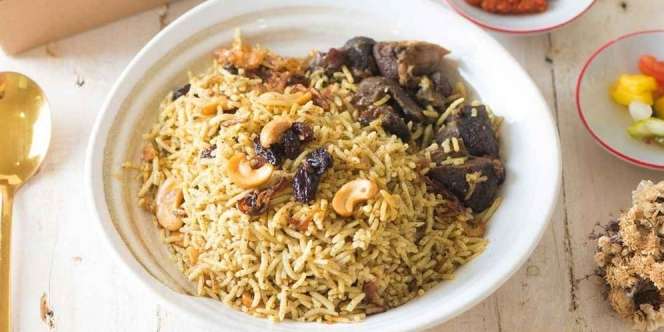 Warga Jakarta Wajib Merapat, Lezatnya Nasi Kebuli Abu Umar Bisa Hangatkan Badan saat Musim Hujan