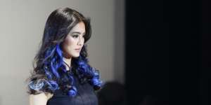 Warna Rambut Nyentrik Jadi Tren di Masa Pandemi