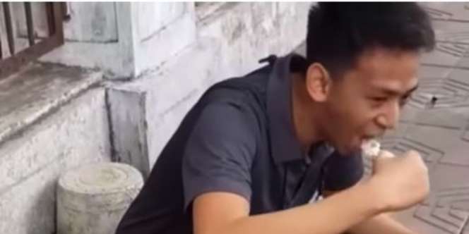 Pemuda Asyik Duduk Lesehan dan Sarapan di Angkringan, Tak Sangka Ternyata Cucu Sultan HB X