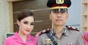Makin Cantik dan Mempesona, Potret Istri bak Barbie Kasat Reskrim Kutai Timur Tampil Berhijab