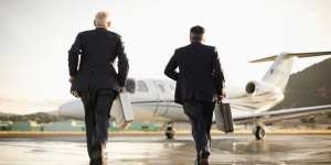 Crazy Rich Ukraina Ramai-Ramai Kabur Hindari Ancaman Invasi Rusia