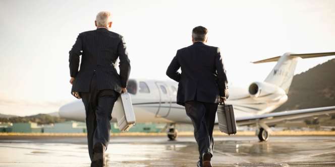 Crazy Rich Ukraina Ramai-Ramai Kabur Hindari Ancaman Invasi Rusia