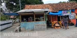 Penampakan Warung Di Tengah Kuburan, Jualan Sampai Jam 12 Malam!