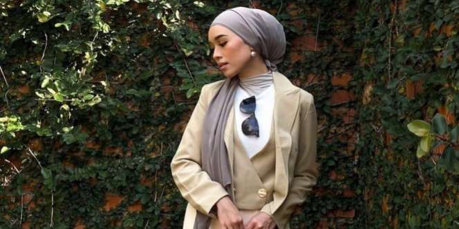 Inspirasi Outfit Hijab Semi-Formal, Stylish dan Modis!