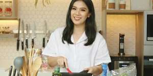 Chef Devina Perlihatkan Pisau Dapur Rp42 Juta, Warganet Minder