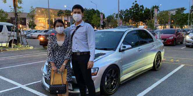 Kekasih Belikan Mobil Rp680 Juta Secara Tunai, Pria Ini Cuma Bisa Bengong