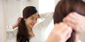 Tutorial Membuat Rambut Terlihat Lebih Tebal Saat Diikat