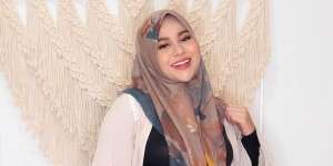 Punya Dagu Lancip Sederet Artis Cantik Ini Dituding Lakukan Oplas