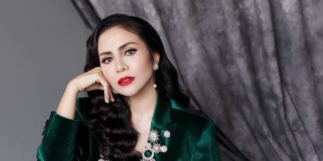Wajah Disebut Tua, Lihat 5 Potret Kece Momo Geisha