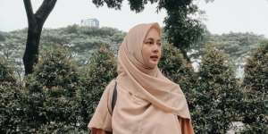 Unggah Foto Berhijab, Paula Verhoeven Banjir Pujian dan Doa 