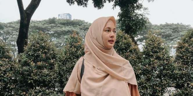 Unggah Foto Berhijab, Paula Verhoeven Banjir Pujian dan Doa 
