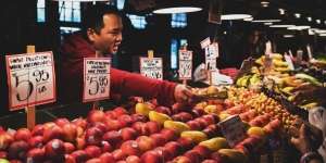 Cara Menghitung Zakat Perdagangan, Lengkap dengan Rumus dan Contoh Kasus