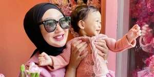 Gaya Stylish Putri Dian Pelangi Main Golf Mini