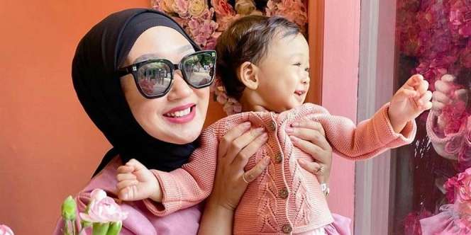 Gaya Stylish Putri Dian Pelangi Main Golf Mini