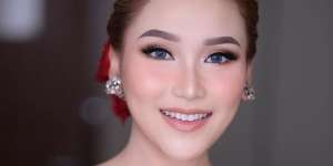5 Potret Cantik Ayu Ting Ting Tampil Berkebaya di Pernikahan Sang Adik, Kompak dengan Ivan Gunawan