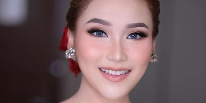 5 Potret Cantik Ayu Ting Ting Tampil Berkebaya di Pernikahan Sang Adik, Kompak dengan Ivan Gunawan