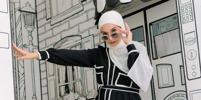 Cuma Belanja ke Pasar, OOTD Zaskia Sungkar Bikin Netizen Ingat Daster dan Sandal Jepit