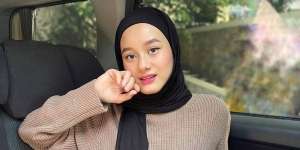 Dinda Hauw Pilih Outfit Serba Hitam, Aura Elegan Memancar