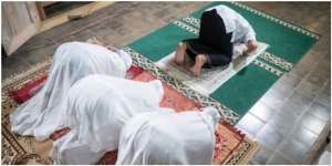 Tata Cara Sholat Isya 4 Rakaat, Keutamaannya Setara Mengerjakan Sholat Malam