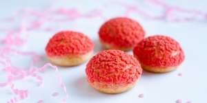 Manis dan Minimalis! Kreasi Kue Golden Puff Ini Bisa Jadi Kado yang Romantis