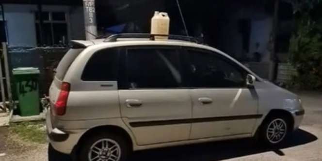 Kesal Mobil Tetangga Sering Parkir Depan Rumah Tanpa Izin, Tulisan di Jeriken Bikin Kapok