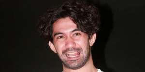 Ssst... Reza Rahadian Nyanyikan Soundtrack di Film Terbaru 