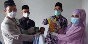 Pasangan di Ponorogo Menikah dengan Maskawin 1 Liter Minyak Goreng