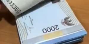 Kembali Viral Video Nasabah Ambil Gepokan Rp50 Ribuan di Bank Terselip Pecahan Rp2.000