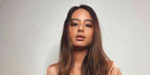 Wajah Adik Maudy Ayunda Dirias Jadi Mirip Ariana Grande